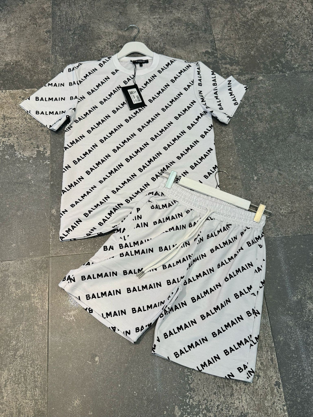 Set Balmain Full Logo – Tricou și Pantaloni Scurți