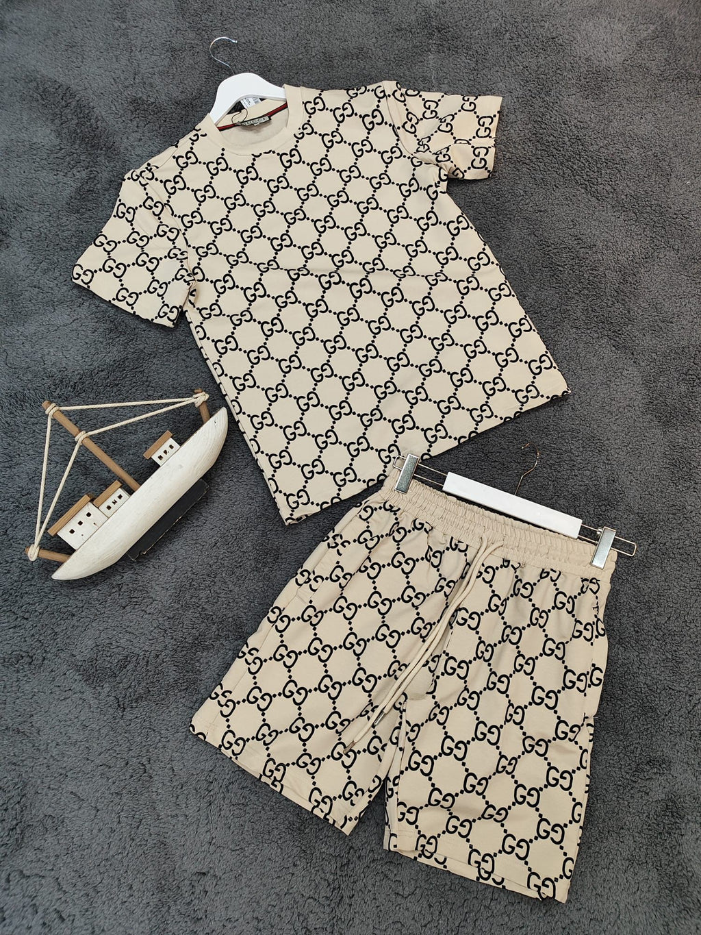 Set Gucci Tricou și Pantaloni Scurți cu Monogramă GG Clasică