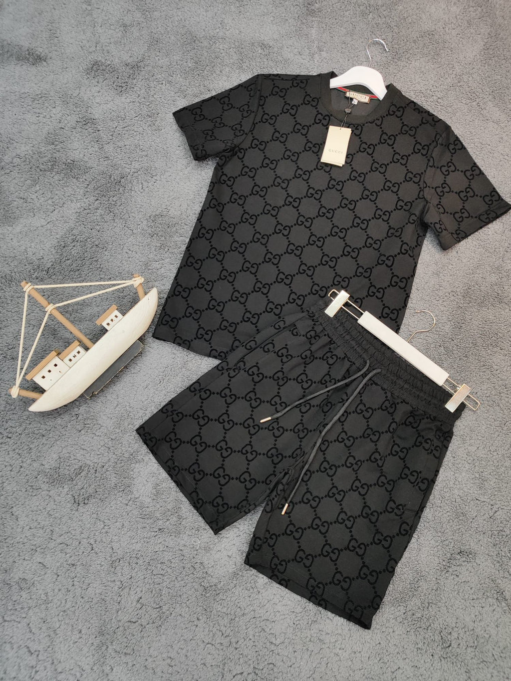 Set Gucci Tricou și Pantaloni Scurți cu Monogramă GG Clasică