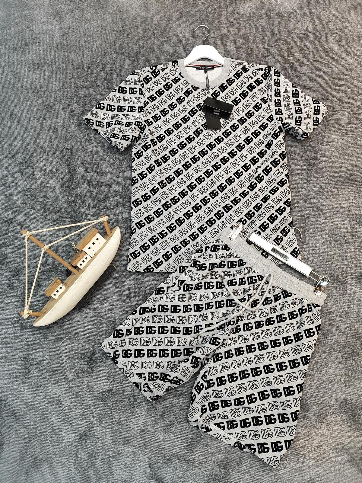 Set Tricou și Pantaloni Scurți DG  – Logo Monogram All-Over