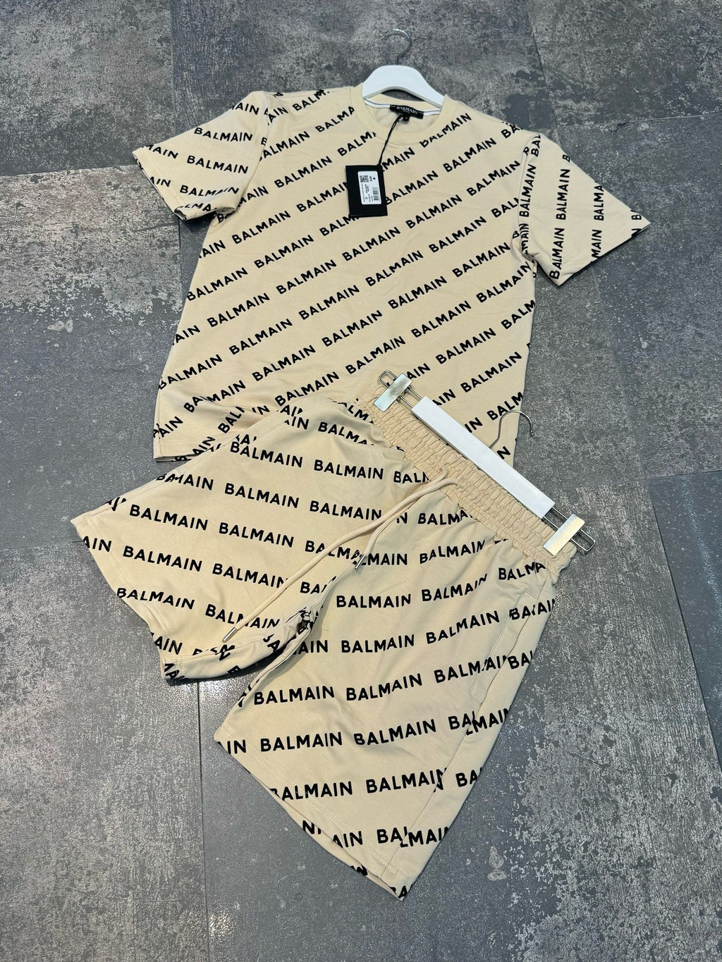 Set Balmain Full Logo – Tricou și Pantaloni Scurți