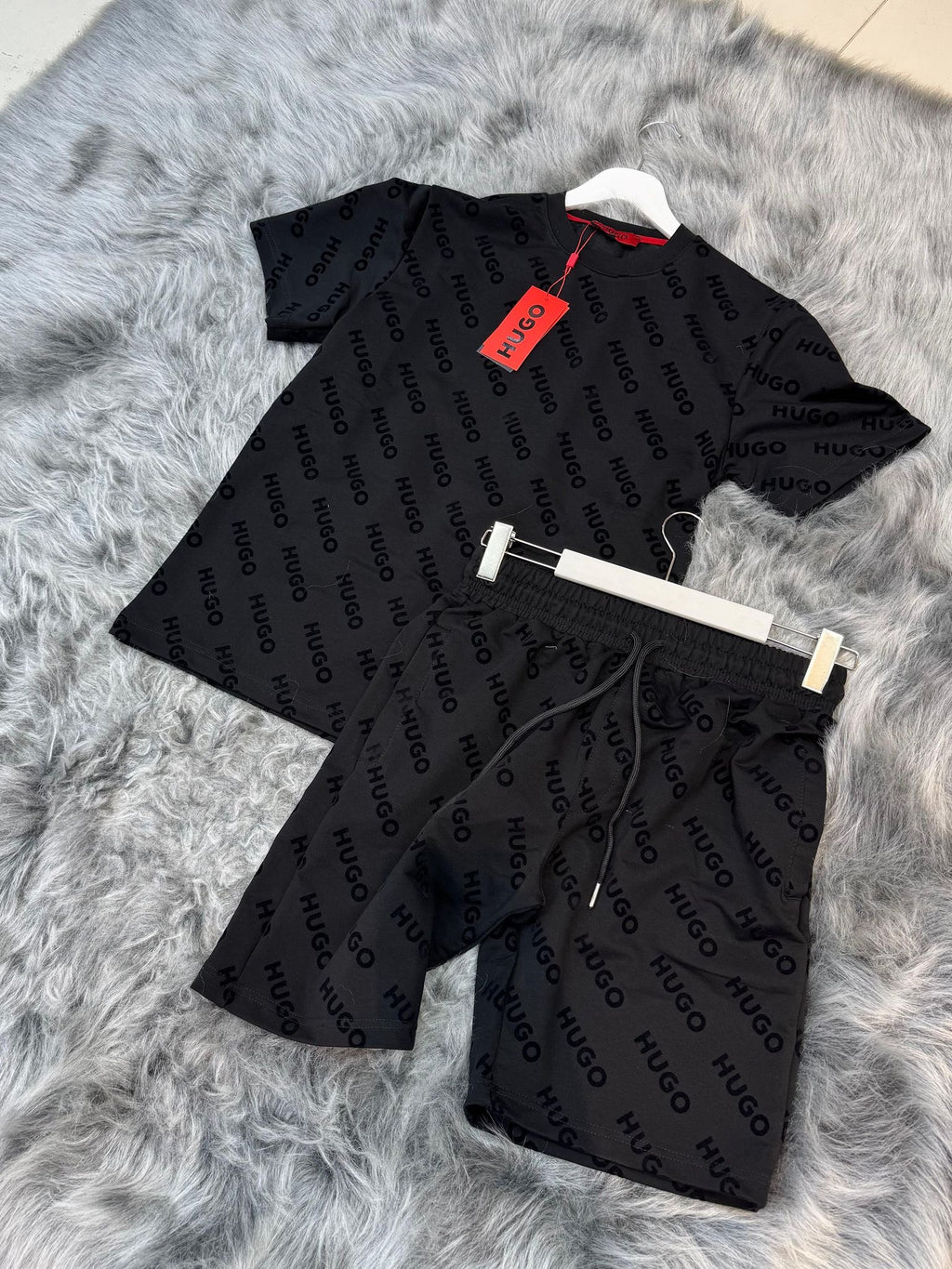 Set Hugo Tricou și Pantaloni Scurți cu Print Logo All Over