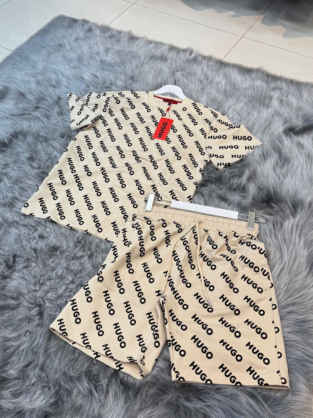 Set Hugo Tricou și Pantaloni Scurți cu Print Logo All Over